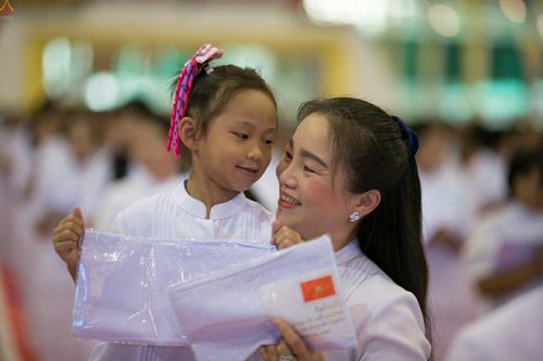 ภาพ No.23665:ประมวลภาพโครงการบวชผู้นำอุบาสิกาแก้ว 1 ล้านคนกตัญญูบูชา เนื่องในวันวิสาขบูชา