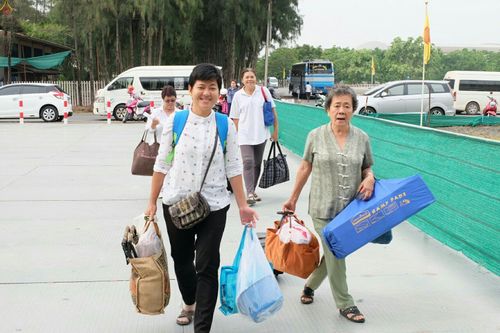 ภาพ No.23696:ประมวลภาพโครงการบวชผู้นำอุบาสิกาแก้ว 1 ล้านคนกตัญญูบูชา เนื่องในวันวิสาขบูชา