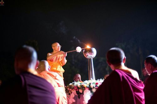 ภาพ No.24230:วิสาขบูชา ณ บรมพุทโธ ประเทศอินโดนีเซีย