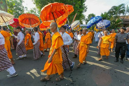 ภาพ No.24240:วิสาขบูชา ณ บรมพุทโธ ประเทศอินโดนีเซีย