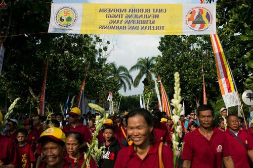 ภาพ No.24273:วิสาขบูชา ณ บรมพุทโธ ประเทศอินโดนีเซีย