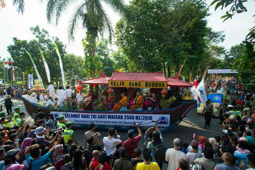 ภาพ No.24279:วิสาขบูชา ณ บรมพุทโธ ประเทศอินโดนีเซีย