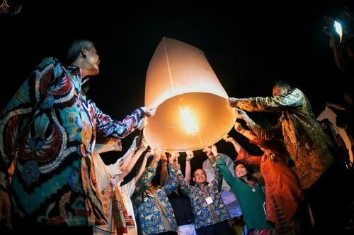 ภาพ No.24288:วิสาขบูชา ณ บรมพุทโธ ประเทศอินโดนีเซีย