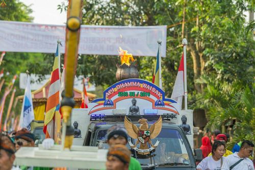 ภาพ No.24293:วิสาขบูชา ณ บรมพุทโธ ประเทศอินโดนีเซีย