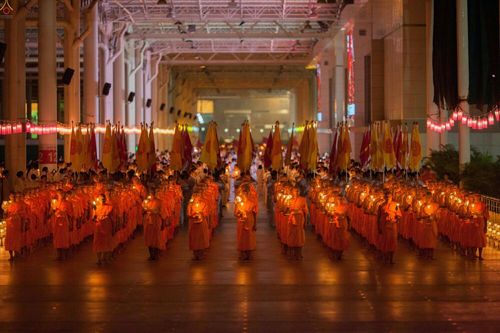 ภาพ No.23902:ประมวลภาพวันวิสาขบูชา 2559 ณ วัดพระธรรมกาย จ.ปทุมธานี