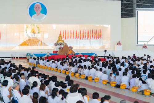 พิธีขอขมารับบาตรและผ้าไตร