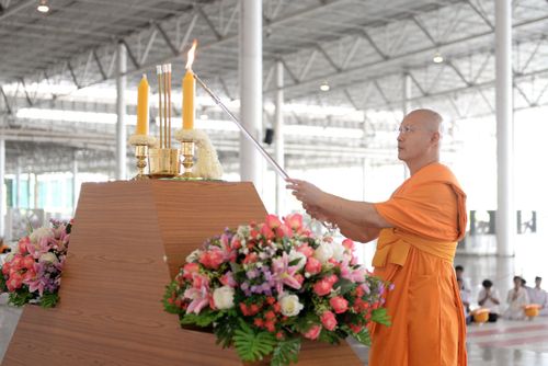 ภาพ No.37881:พิธีขอขมารับบาตรและผ้าไตร