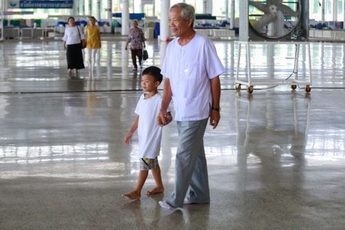 ภาพ No.37869:พิธีขอขมารับบาตรและผ้าไตร