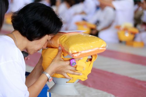 ภาพ No.37871:พิธีขอขมารับบาตรและผ้าไตร
