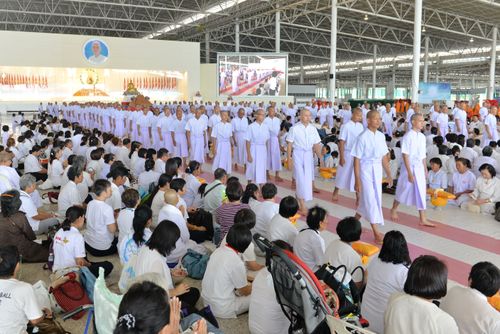 ภาพ No.37876:พิธีขอขมารับบาตรและผ้าไตร