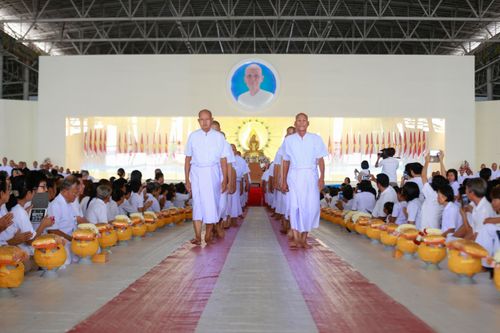 ภาพ No.37872:พิธีขอขมารับบาตรและผ้าไตร