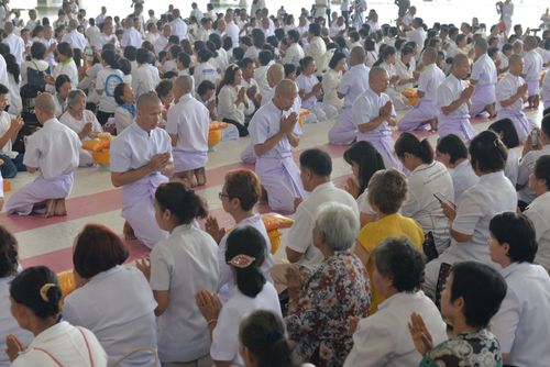 ภาพ No.37882:พิธีขอขมารับบาตรและผ้าไตร