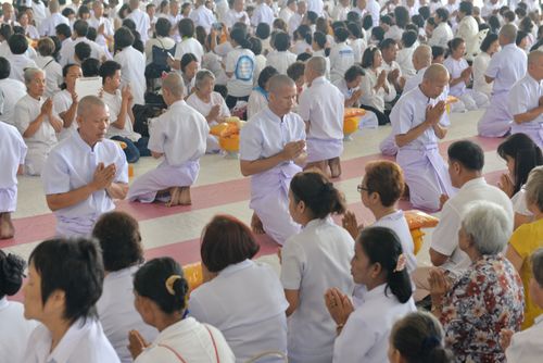 ภาพ No.37883:พิธีขอขมารับบาตรและผ้าไตร