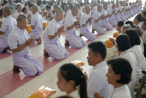 ภาพ No.37887:พิธีขอขมารับบาตรและผ้าไตร
