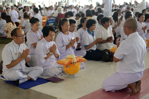 ภาพ No.37888:พิธีขอขมารับบาตรและผ้าไตร