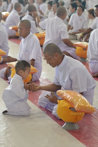 ภาพ No.37889:พิธีขอขมารับบาตรและผ้าไตร