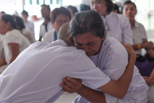 ภาพ No.37877:พิธีขอขมารับบาตรและผ้าไตร