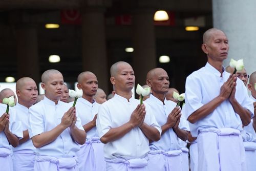 ภาพ No.37946:พิธีเวียนประทักษิณและวันทามหาธรรมกายเจดีย์