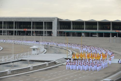 ภาพ No.37906:พิธีเวียนประทักษิณและวันทามหาธรรมกายเจดีย์