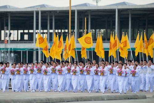 ภาพ No.37944:พิธีเวียนประทักษิณและวันทามหาธรรมกายเจดีย์