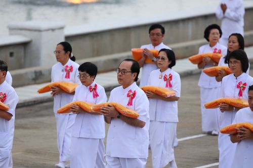 ภาพ No.37908:พิธีเวียนประทักษิณและวันทามหาธรรมกายเจดีย์
