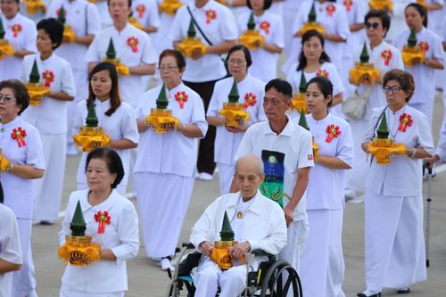 ภาพ No.37912:พิธีเวียนประทักษิณและวันทามหาธรรมกายเจดีย์