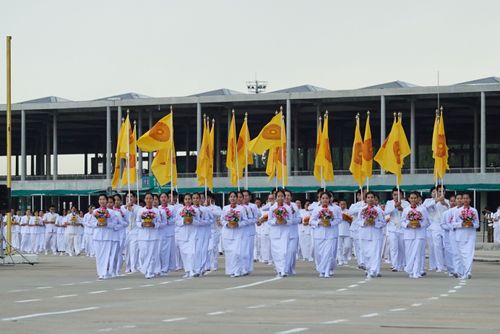 ภาพ No.37954:พิธีเวียนประทักษิณและวันทามหาธรรมกายเจดีย์