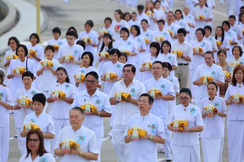 ภาพ No.37921:พิธีเวียนประทักษิณและวันทามหาธรรมกายเจดีย์