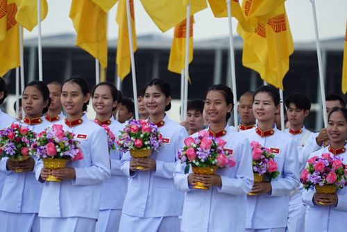 ภาพ No.37955:พิธีเวียนประทักษิณและวันทามหาธรรมกายเจดีย์