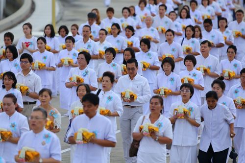 ภาพ No.37924:พิธีเวียนประทักษิณและวันทามหาธรรมกายเจดีย์