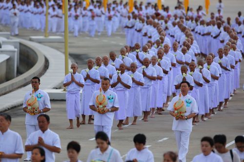 ภาพ No.37927:พิธีเวียนประทักษิณและวันทามหาธรรมกายเจดีย์