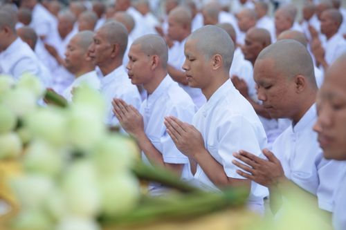 ภาพ No.37901:พิธีเวียนประทักษิณและวันทามหาธรรมกายเจดีย์