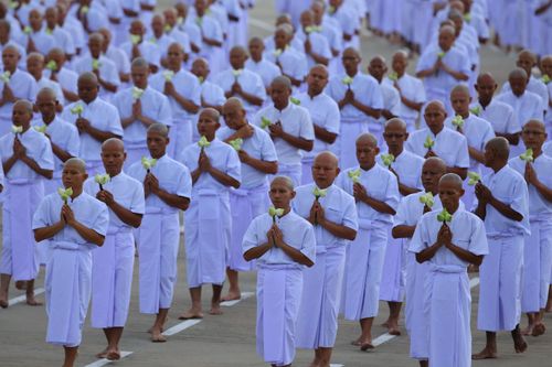 ภาพ No.37930:พิธีเวียนประทักษิณและวันทามหาธรรมกายเจดีย์