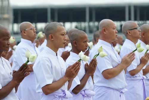 ภาพ No.37960:พิธีเวียนประทักษิณและวันทามหาธรรมกายเจดีย์