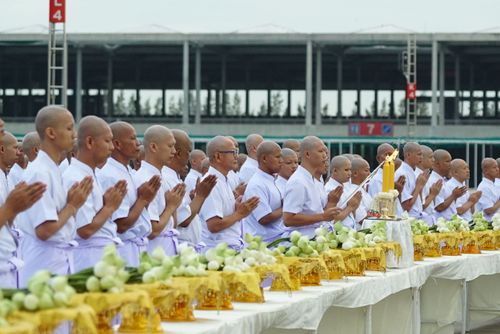 ภาพ No.37963:พิธีเวียนประทักษิณและวันทามหาธรรมกายเจดีย์