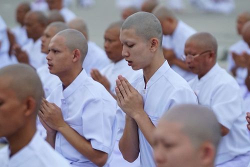 ภาพ No.37976:พิธีเวียนประทักษิณและวันทามหาธรรมกายเจดีย์