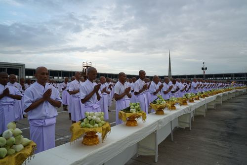ภาพ No.37964:พิธีเวียนประทักษิณและวันทามหาธรรมกายเจดีย์