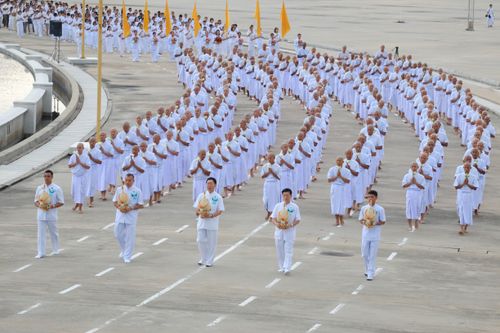 ภาพ No.37936:พิธีเวียนประทักษิณและวันทามหาธรรมกายเจดีย์