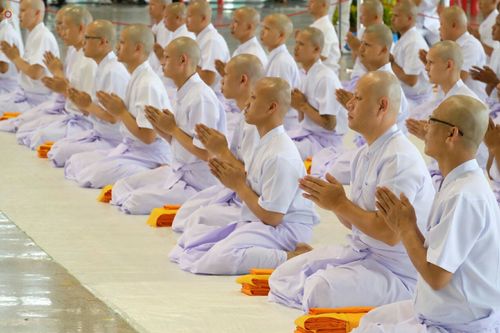 ภาพ No.24410:พิธีบรรพชาอุปสมบทหมู่ธรรมทายาท รุ่นเข้าพรรษา ปี 2559