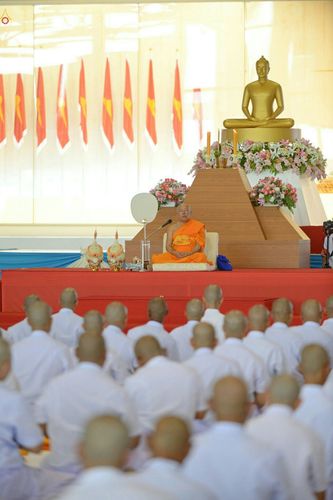 ภาพ No.24429:พิธีบรรพชาอุปสมบทหมู่ธรรมทายาท รุ่นเข้าพรรษา ปี 2559