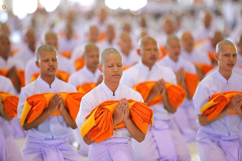 ภาพ No.24438:พิธีบรรพชาอุปสมบทหมู่ธรรมทายาท รุ่นเข้าพรรษา ปี 2559