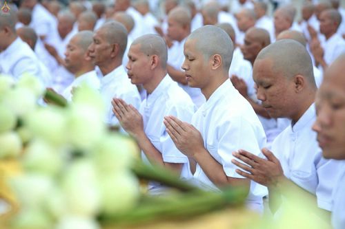 ภาพ No.24451:พิธีบรรพชาอุปสมบทหมู่ธรรมทายาท รุ่นเข้าพรรษา ปี 2559