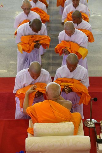 ภาพ No.24455:พิธีบรรพชาอุปสมบทหมู่ธรรมทายาท รุ่นเข้าพรรษา ปี 2559