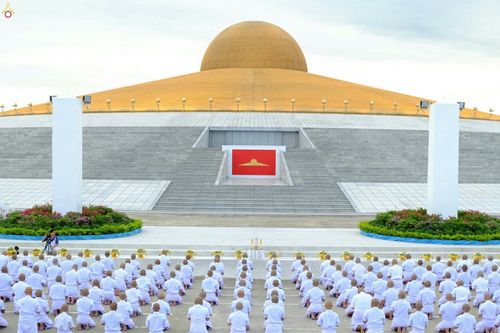 ภาพ No.24461:พิธีบรรพชาอุปสมบทหมู่ธรรมทายาท รุ่นเข้าพรรษา ปี 2559