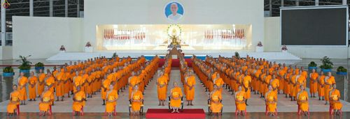 ภาพ No.24462:พิธีบรรพชาอุปสมบทหมู่ธรรมทายาท รุ่นเข้าพรรษา ปี 2559