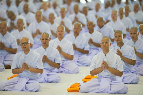 ภาพ No.24476:พิธีบรรพชาอุปสมบทหมู่ธรรมทายาท รุ่นเข้าพรรษา ปี 2559