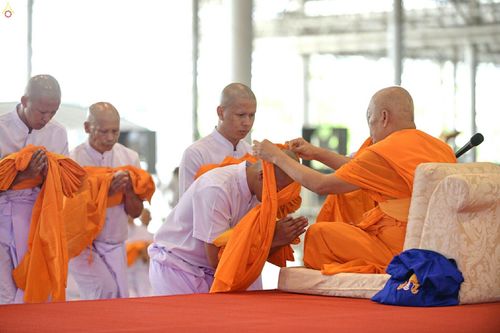 ภาพ No.24480:พิธีบรรพชาอุปสมบทหมู่ธรรมทายาท รุ่นเข้าพรรษา ปี 2559