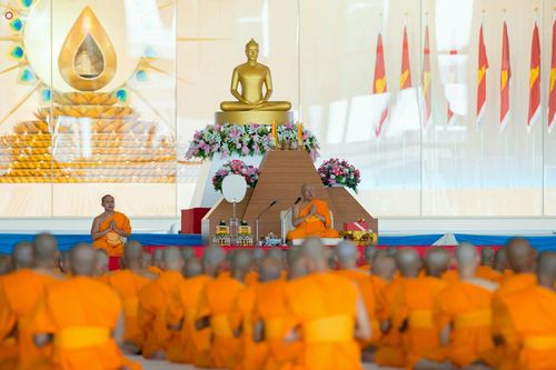 ภาพ No.24483:พิธีบรรพชาอุปสมบทหมู่ธรรมทายาท รุ่นเข้าพรรษา ปี 2559