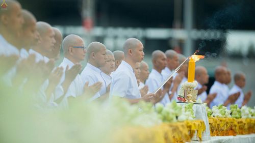 ภาพ No.24493:พิธีบรรพชาอุปสมบทหมู่ธรรมทายาท รุ่นเข้าพรรษา ปี 2559