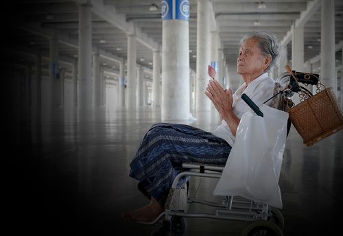 ภาพ No.38010:ตักบาตรพระบวชแสนเข้าพรรษา